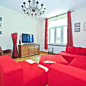 https://red-apartment-czyewskiego.sopothotels.com